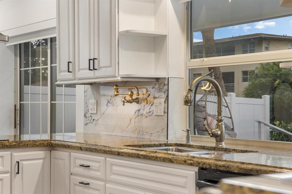 CORAL RIDGE ISLES - Residential Lease