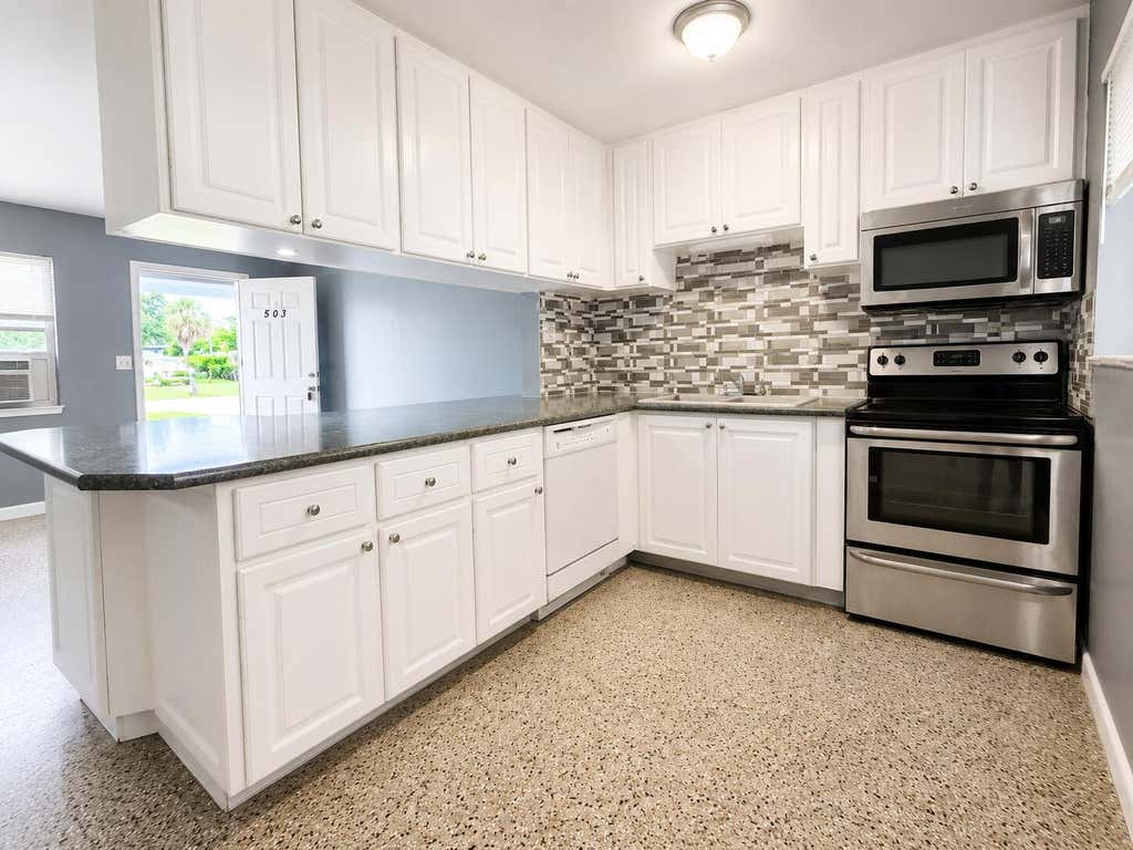Photo of 503 SE Flamingo Avenue, Stuart, FL 34996 (MLS # B26062039)
