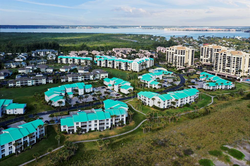 CAPSTAN I CONDOMINIUM - Residential