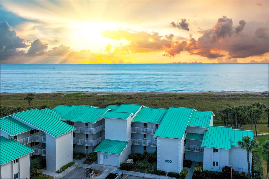 CAPSTAN I CONDOMINIUM - Residential