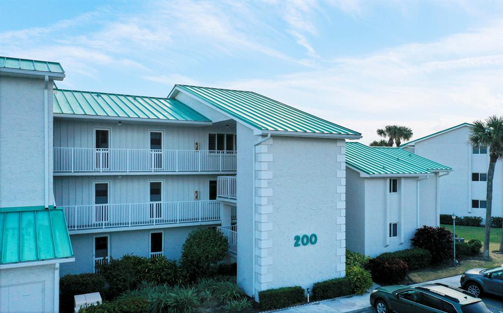 CAPSTAN I CONDOMINIUM - Residential