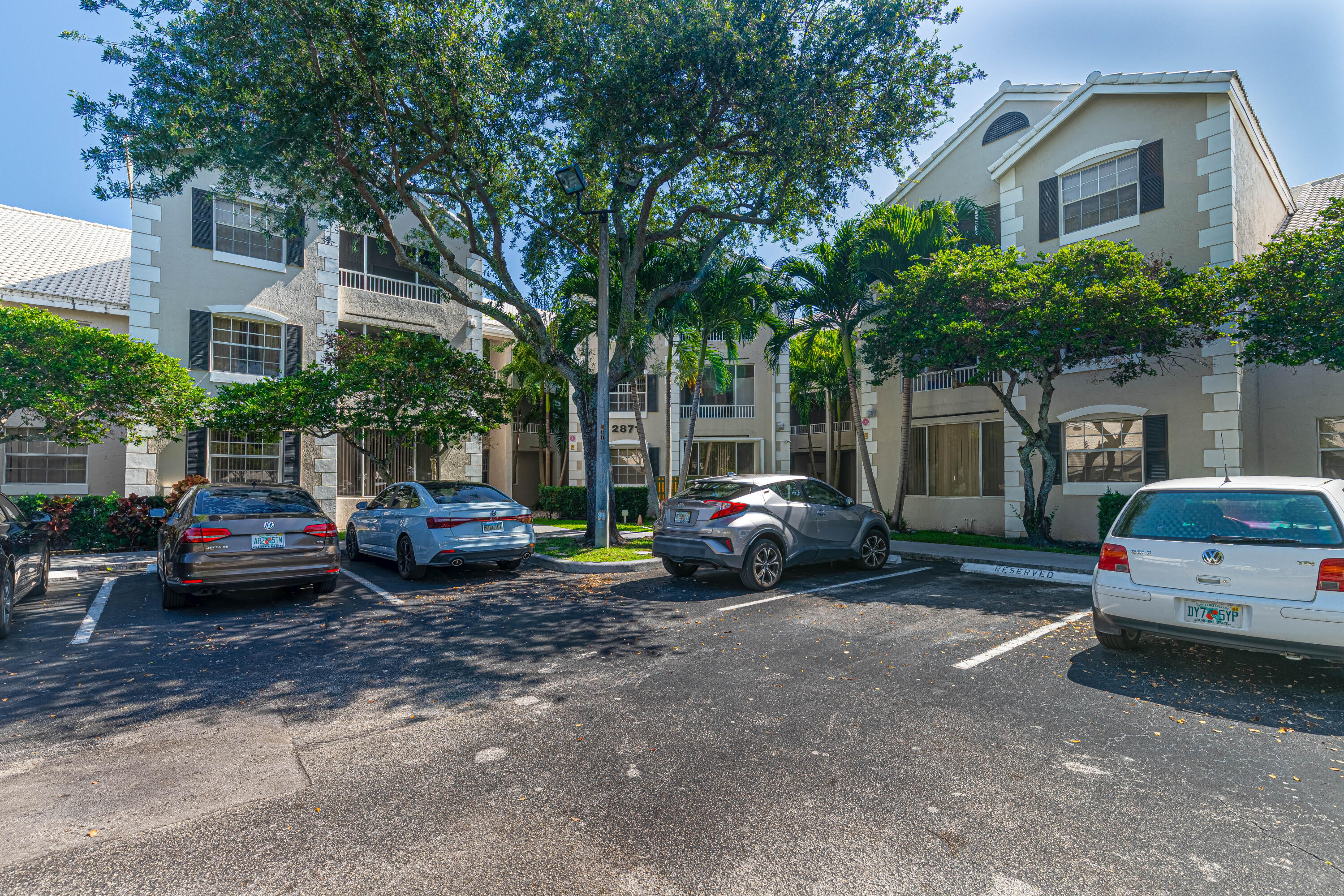 2871 N Oakland Forest Drive 210, Oakland Park, FL, 33309/$225,000 1 2871 N Oakland Forest Drive 210