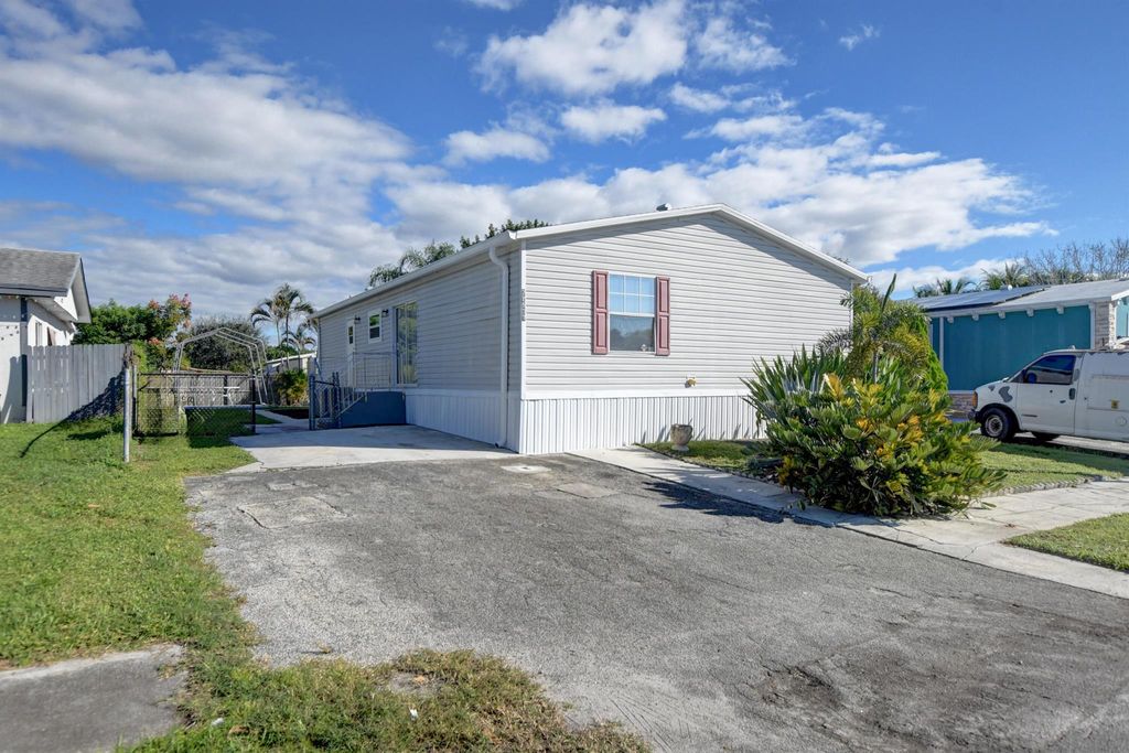 Photo of 22937 Seaspray Place, Boca Raton, FL 33428 (MLS # R11040052)
