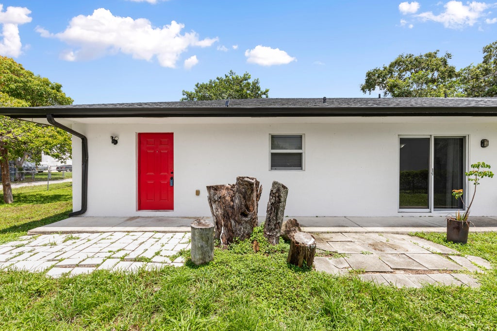 Photo of 24 SW 6th Street #2, Hallandale Beach, FL 33009 (MLS # B26061653)