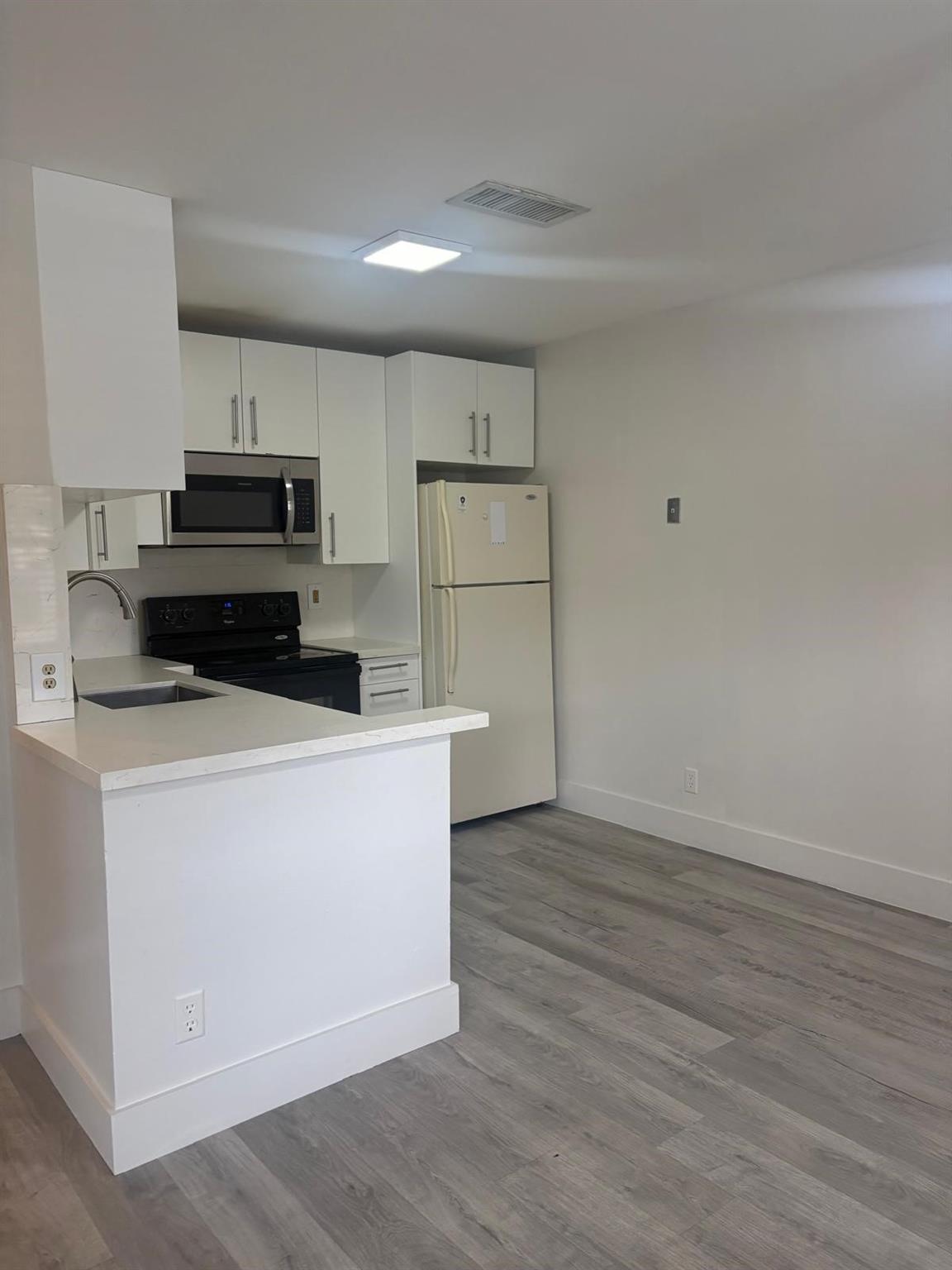 COUNTRY PARK CONDO - Residential Lease