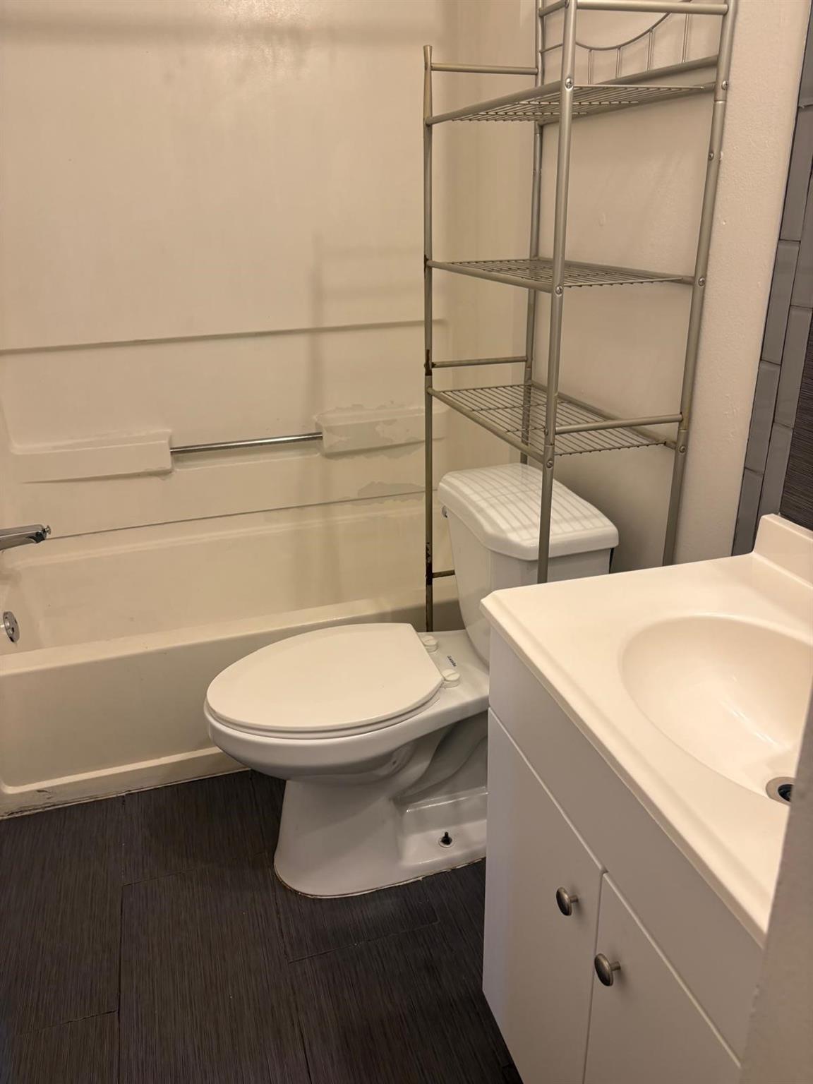 COUNTRY PARK CONDO - Residential Lease