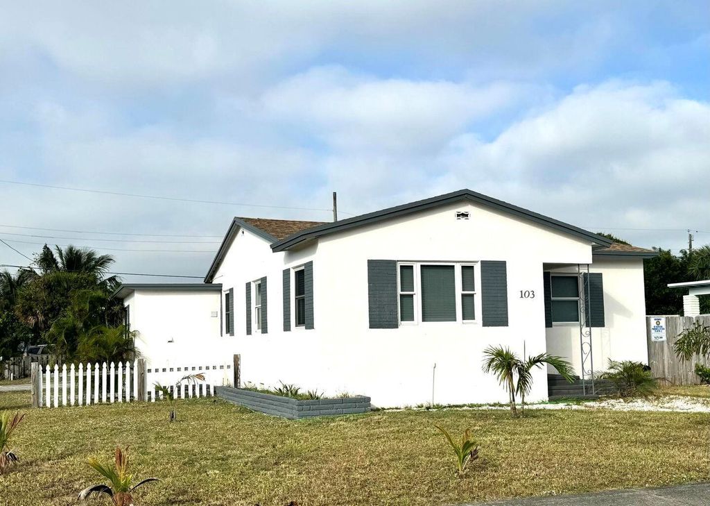 Photo of 103 SE 5th Avenue, Boynton Beach, FL 33435 (MLS # R11090060)