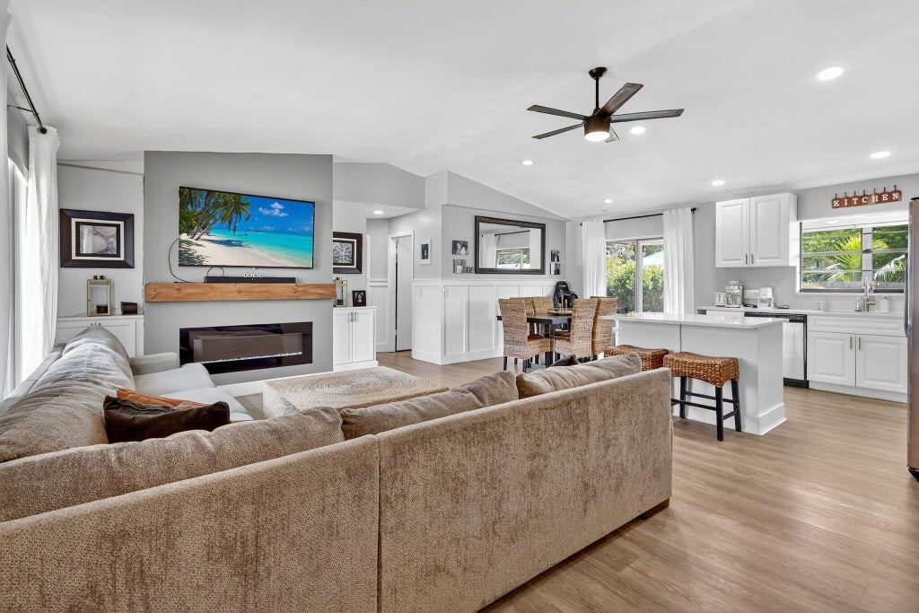 Photo of 356 NW Hibiscus Street, Port Saint Lucie, FL 34983 (MLS # R11103436)