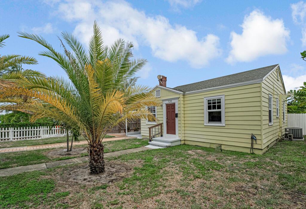 720 N Ocean Breeze