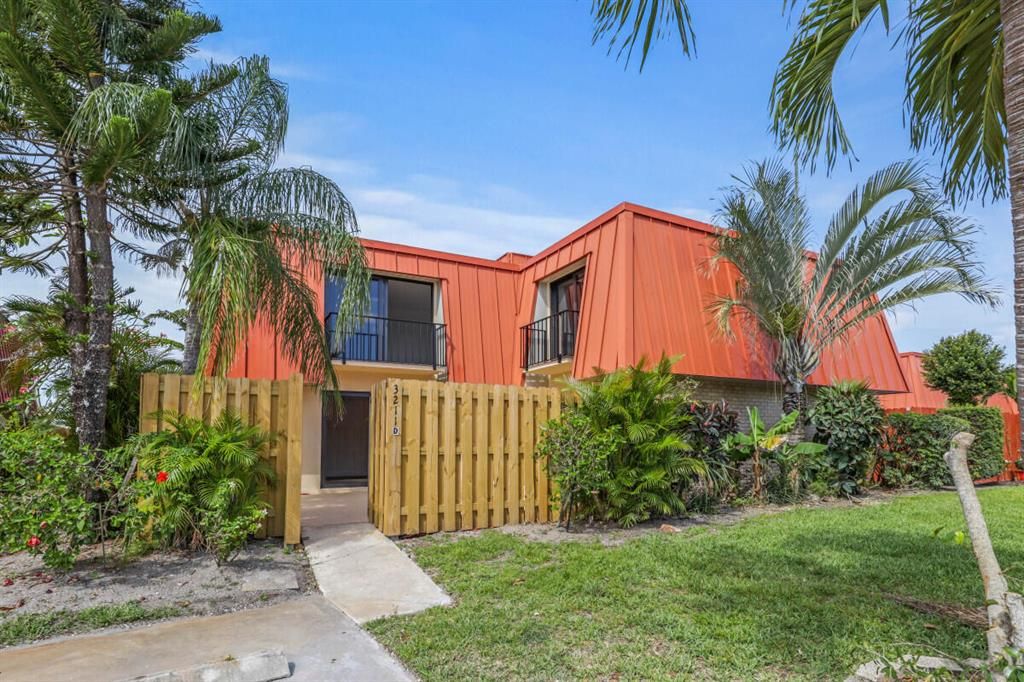 Photo of 3211 Meridian Way #D, Palm Beach Gardens, FL 33410 (MLS # R10883703)