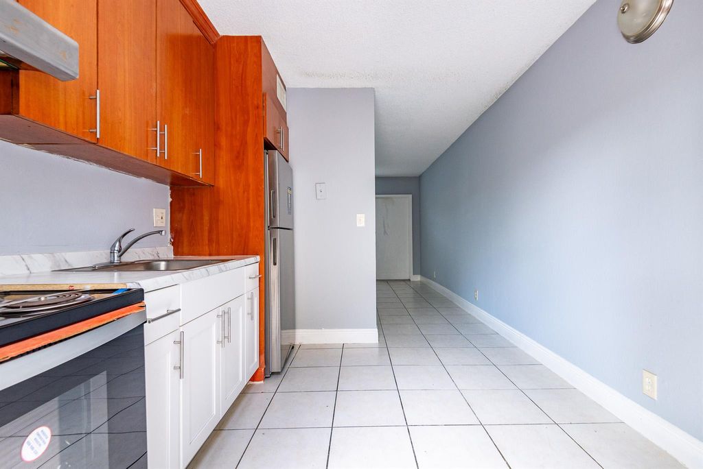 Photo of 4061 N Dixie Highway #14, Fort Lauderdale, FL 33334 (MLS # R11112163)