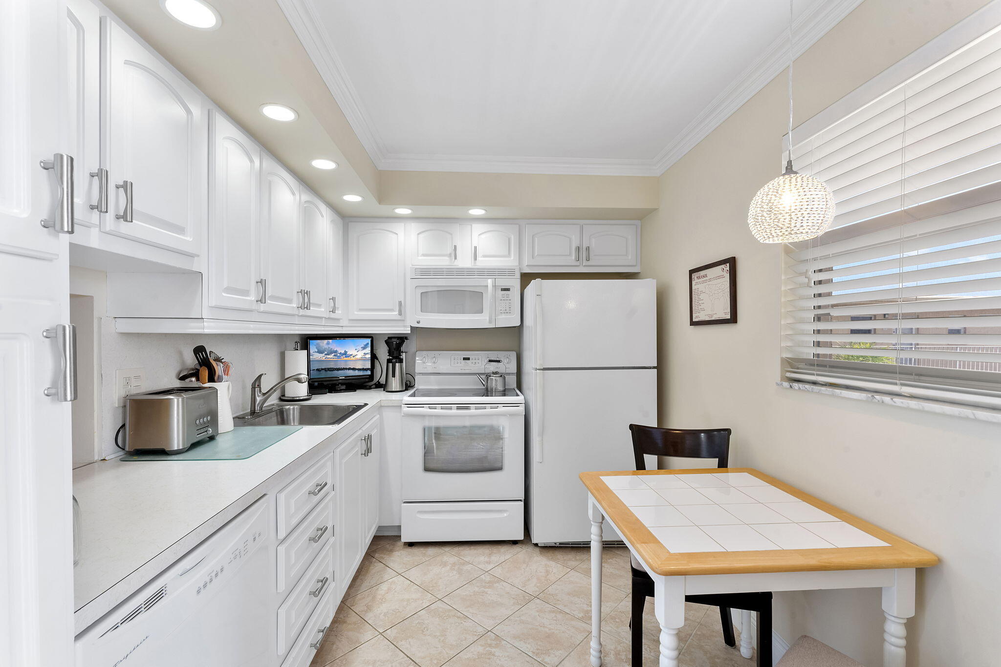 VILLAGE ROYALE GREENTREE CONDO - Residential