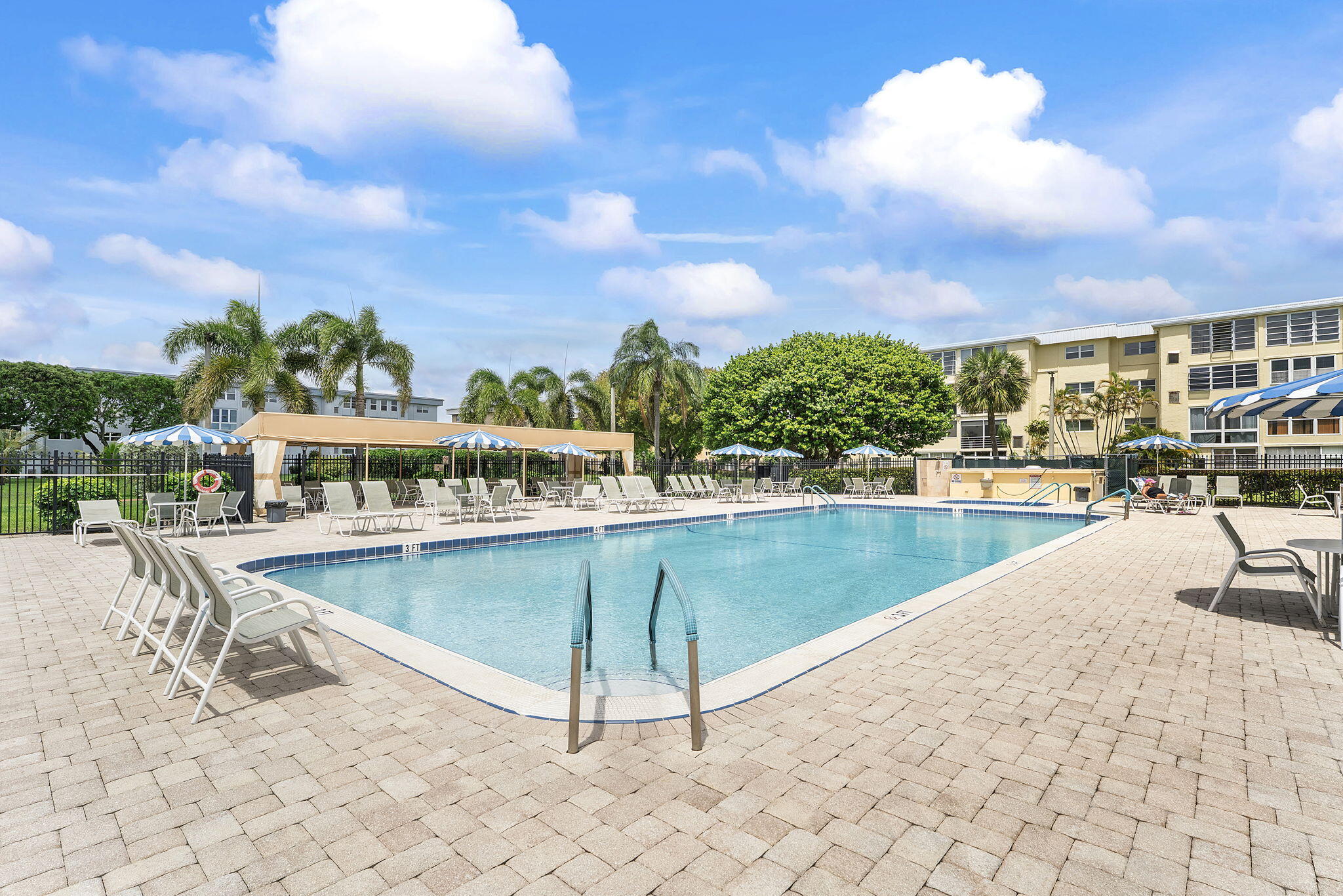 VILLAGE ROYALE GREENTREE CONDO - Residential