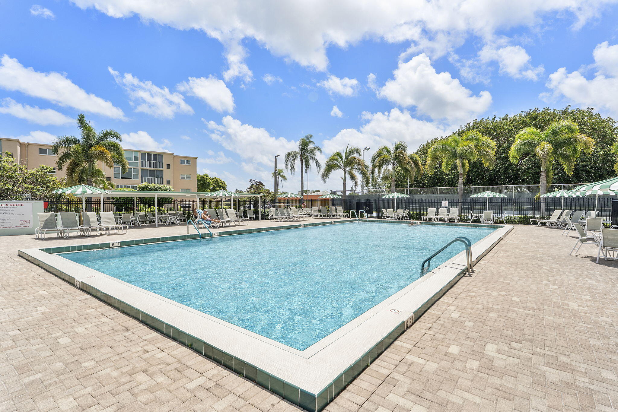 VILLAGE ROYALE GREENTREE CONDO - Residential