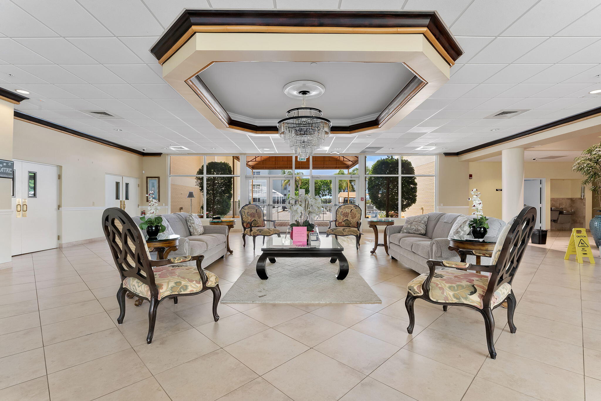 VILLAGE ROYALE GREENTREE CONDO - Residential