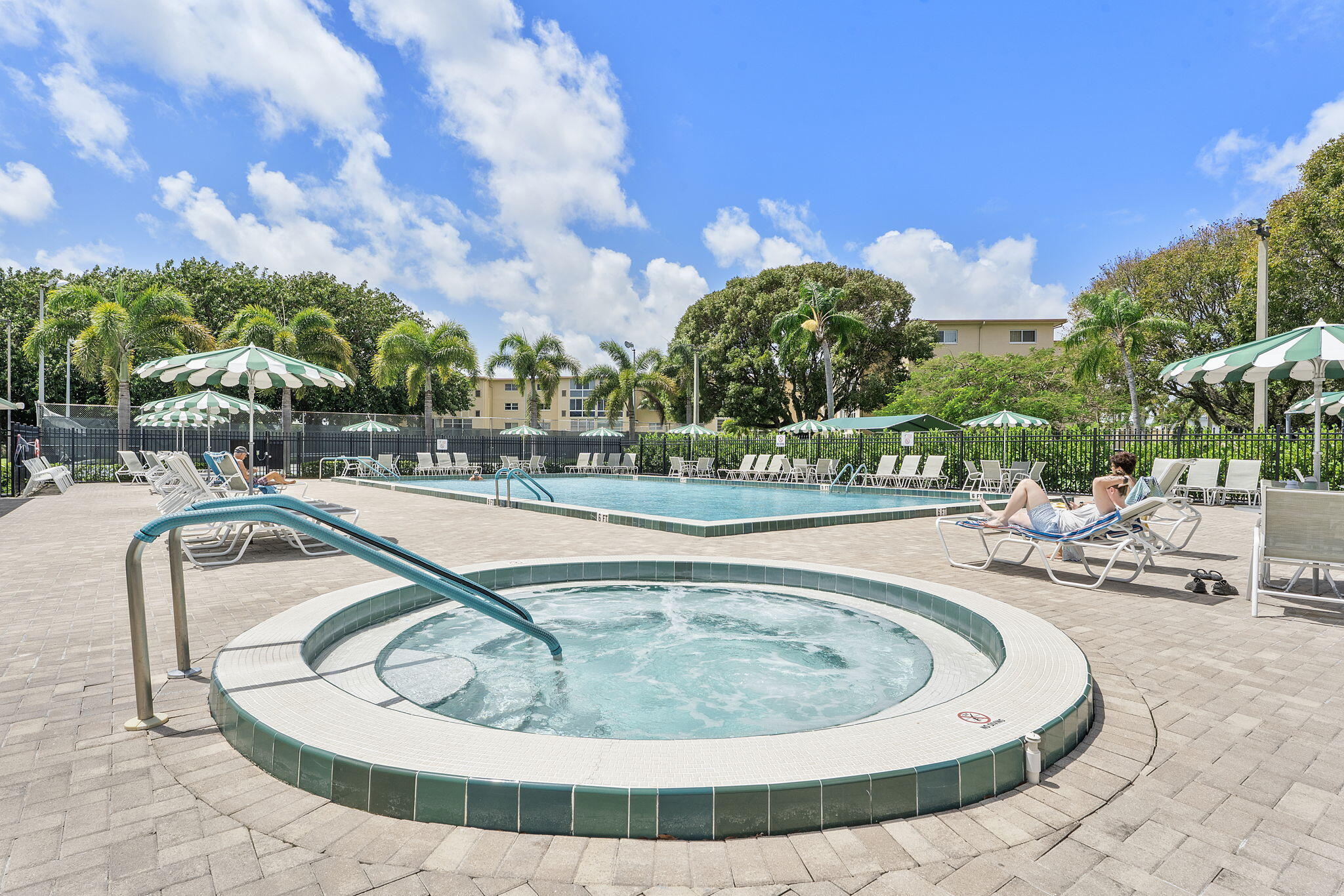 VILLAGE ROYALE GREENTREE CONDO - Residential