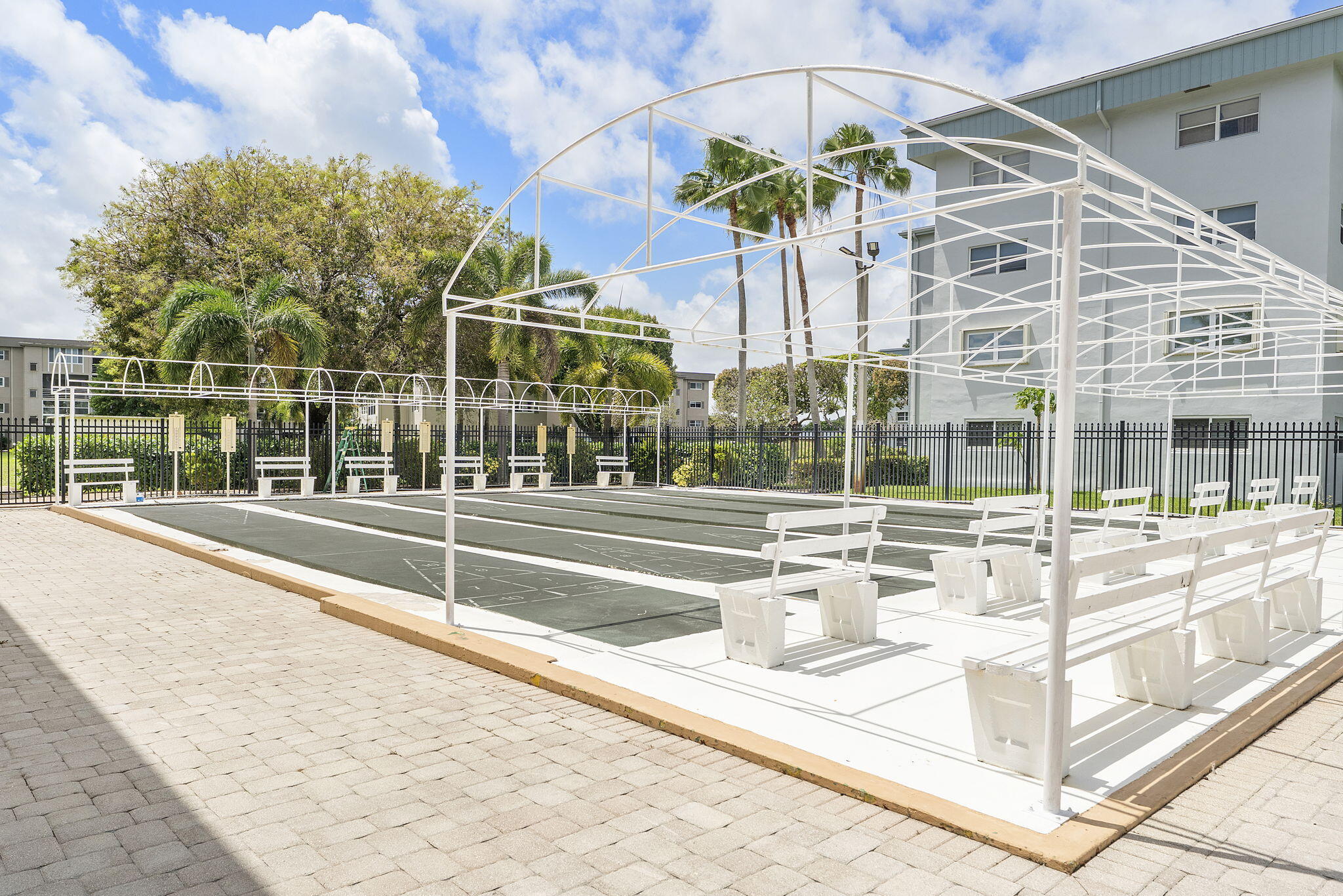 VILLAGE ROYALE GREENTREE CONDO - Residential