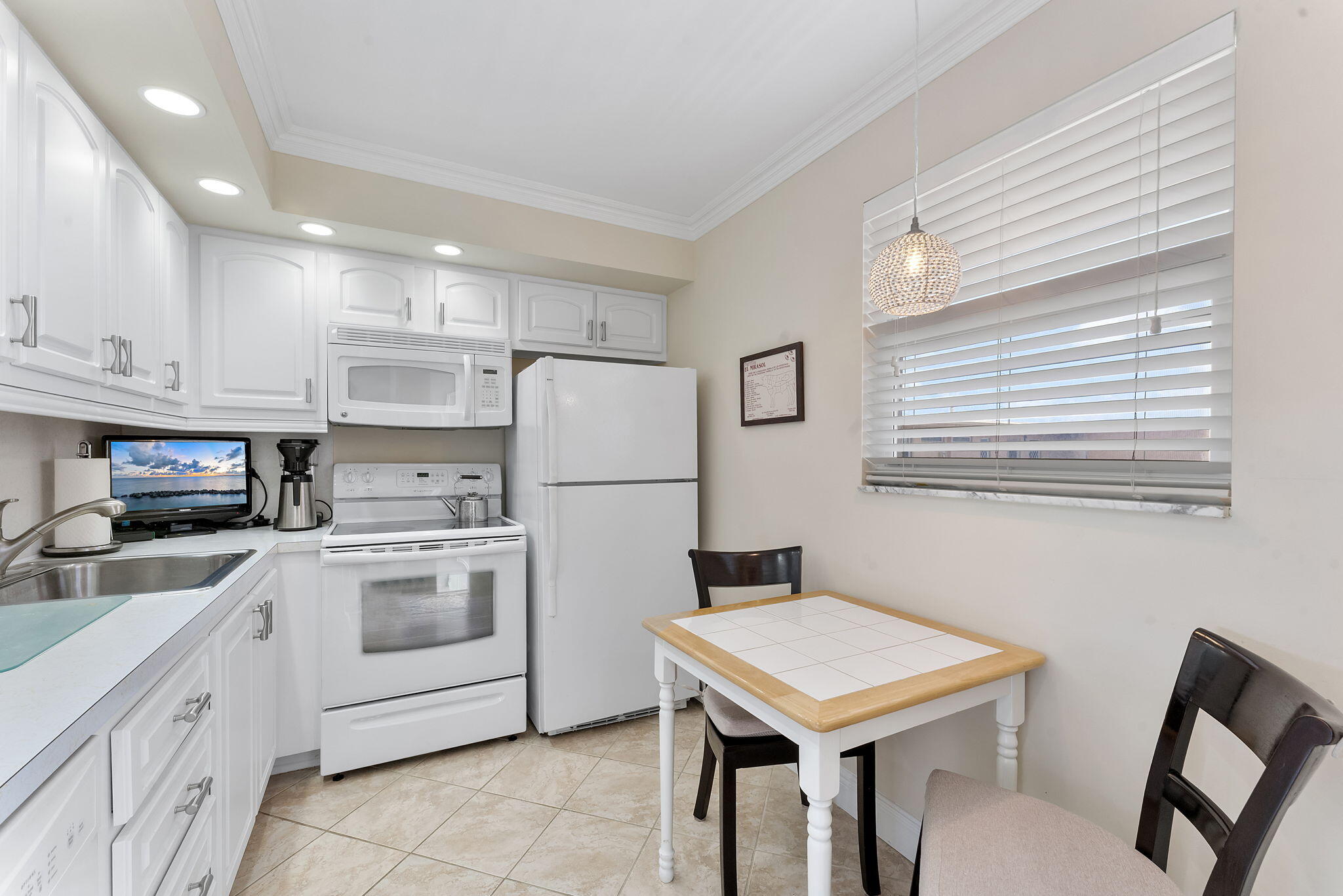 VILLAGE ROYALE GREENTREE CONDO - Residential