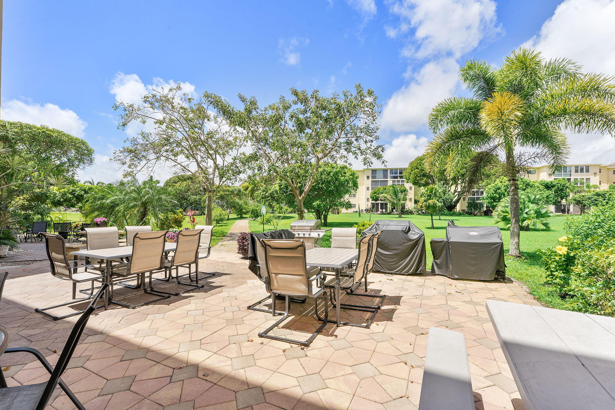 VILLAGE ROYALE GREENTREE CONDO - Residential