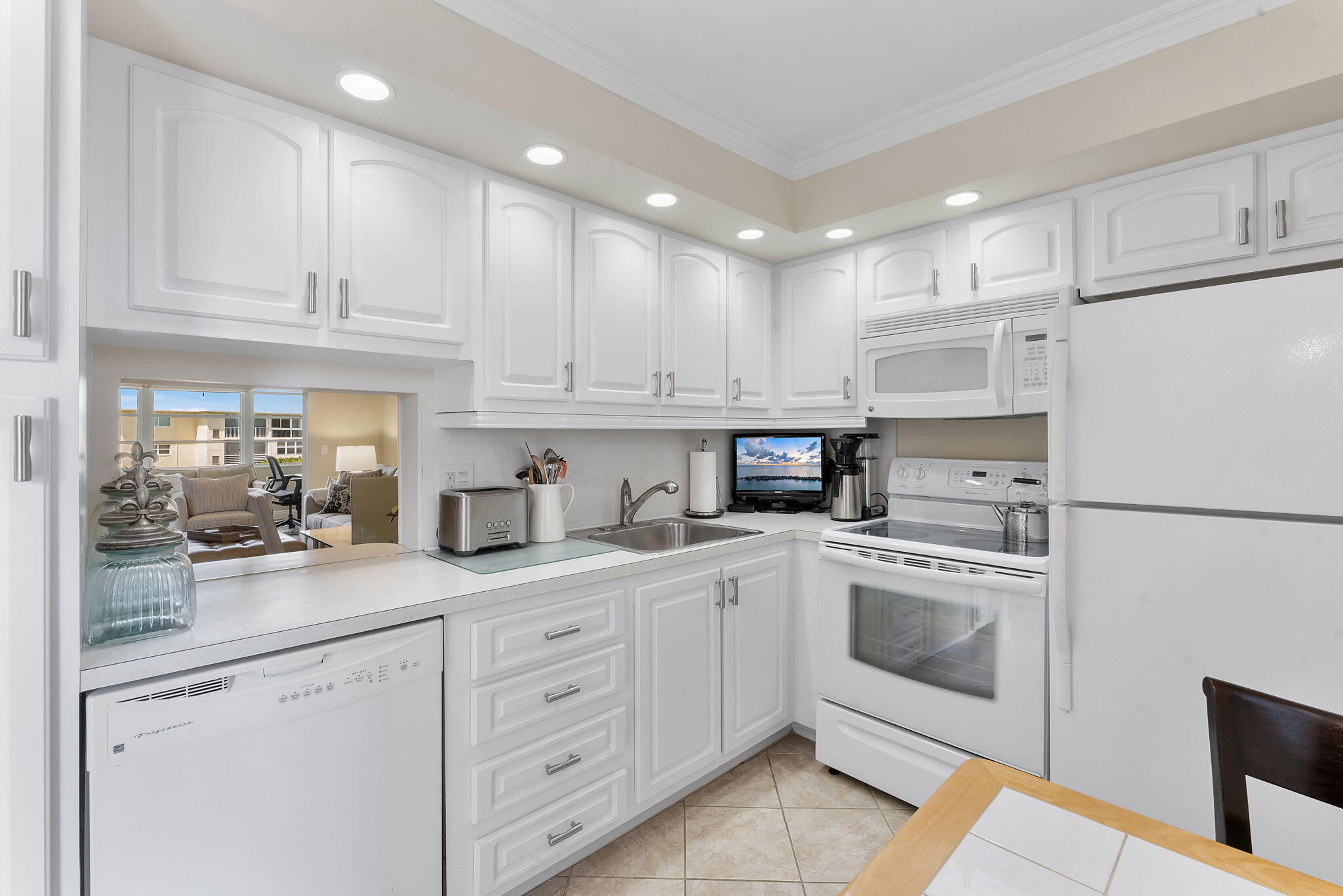 2515 NE 2nd Court 405