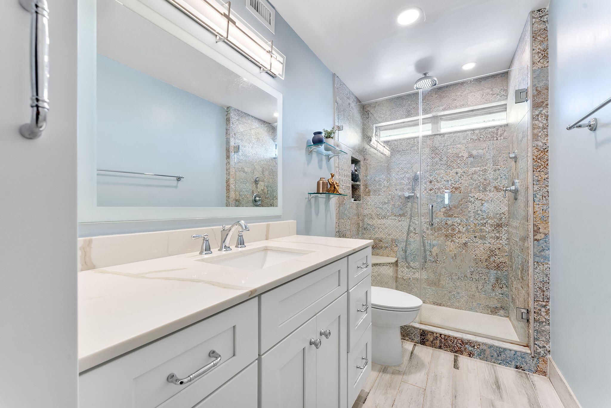 VILLAGE ROYALE GREENTREE CONDO - Residential