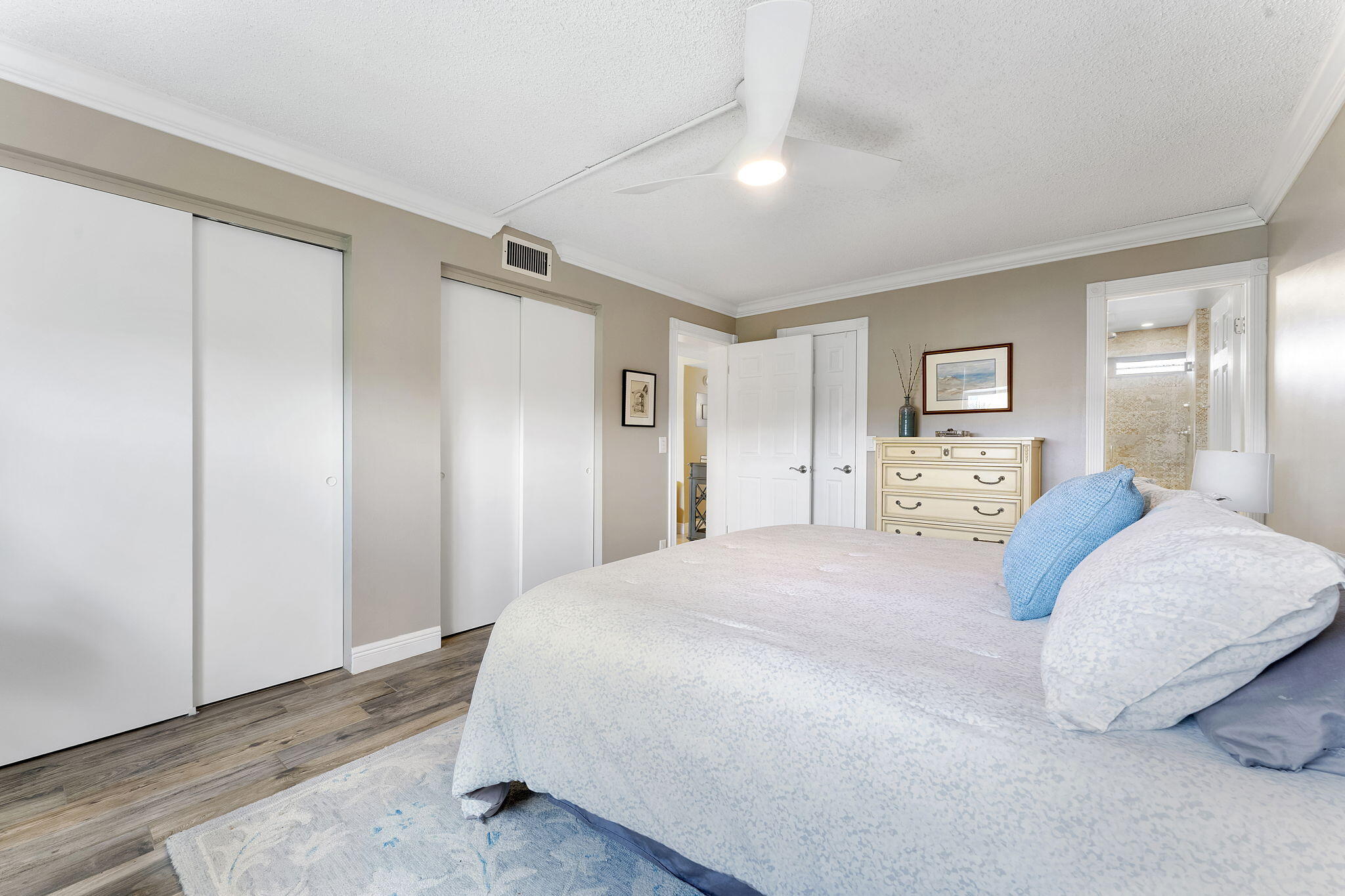 VILLAGE ROYALE GREENTREE CONDO - Residential