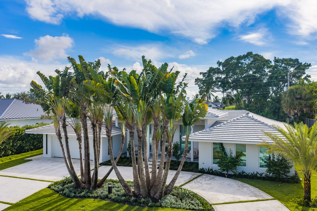 Photo of 229 GOLFVIEW Drive, Tequesta, FL 33469 (MLS # B26074911)