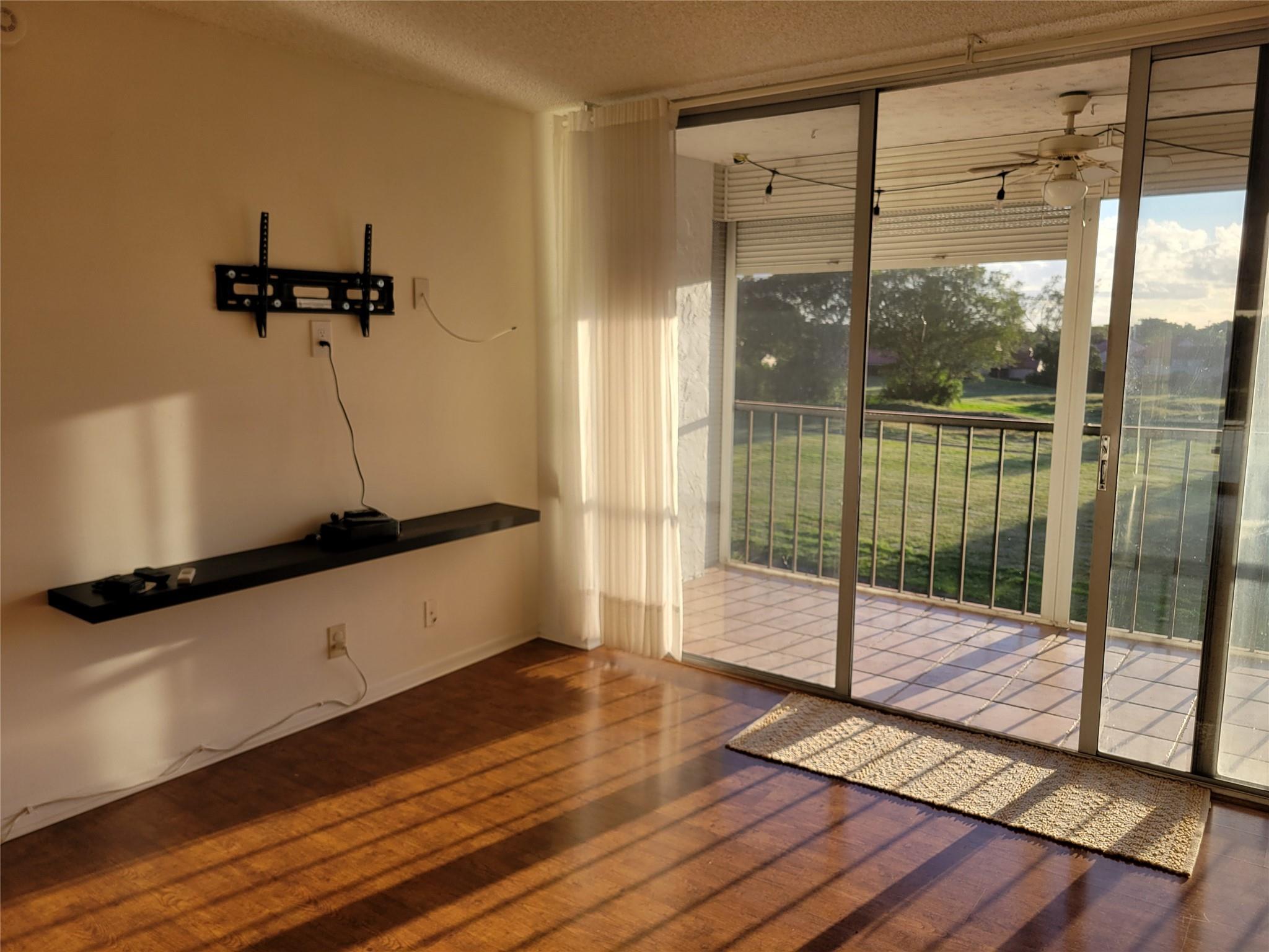 CONDOMINIUM 8  ENVIRON 11 - Residential