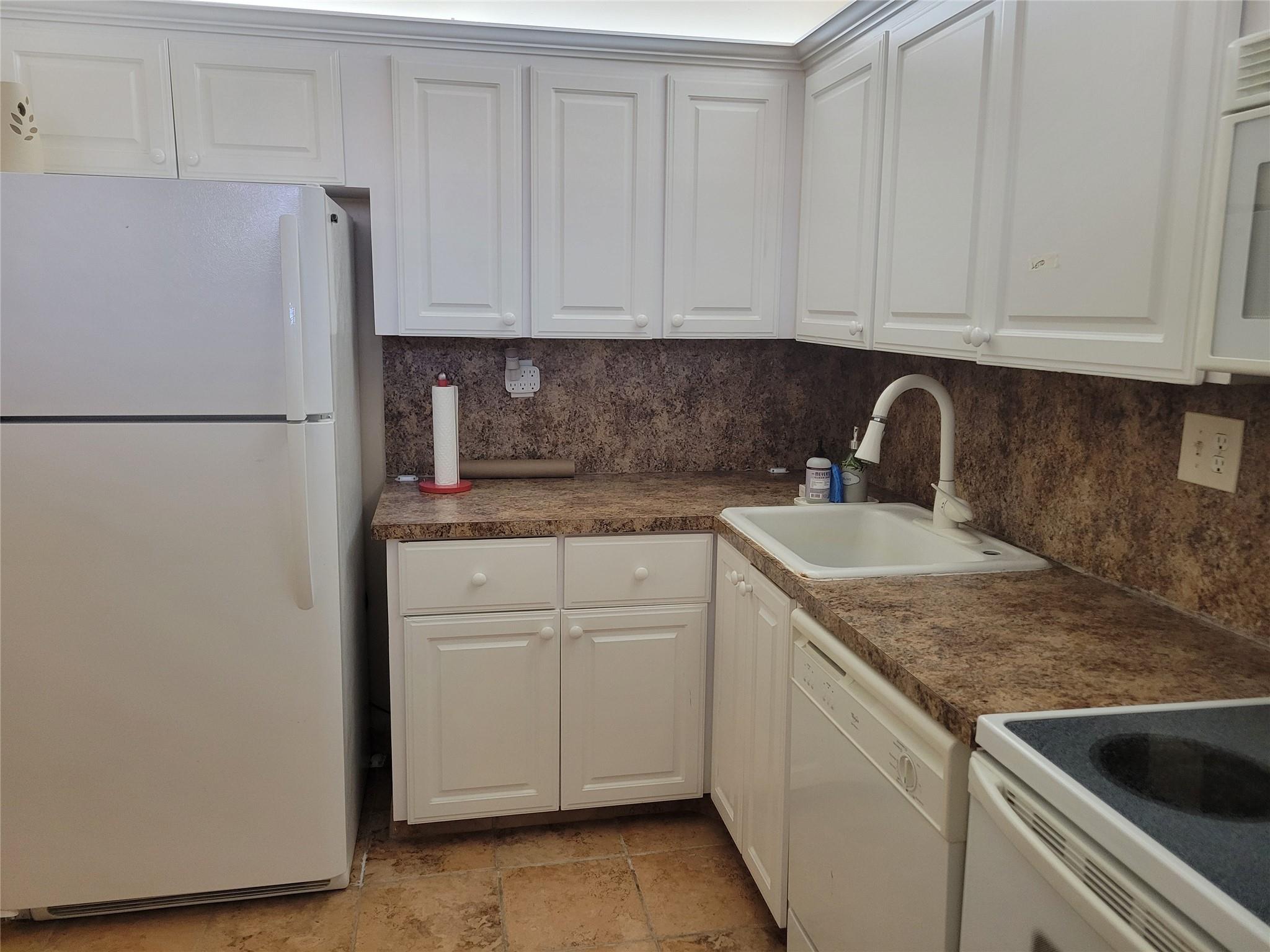 CONDOMINIUM 8  ENVIRON 11 - Residential