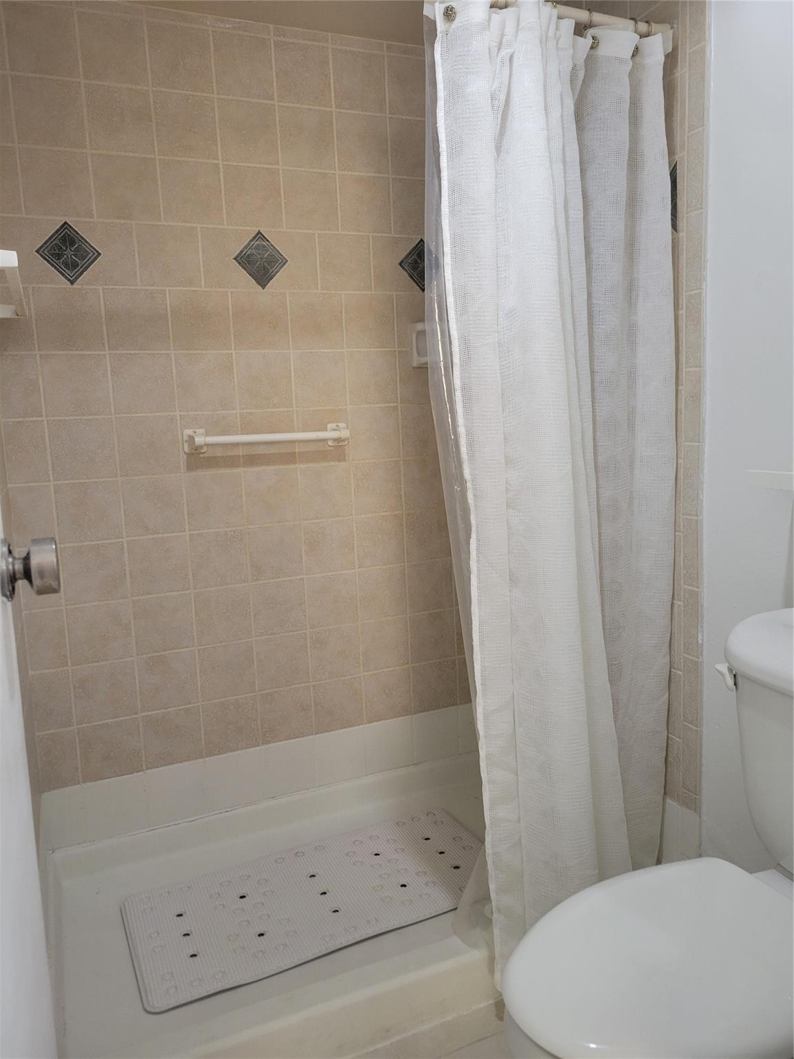 CONDOMINIUM 8  ENVIRON 11 - Residential