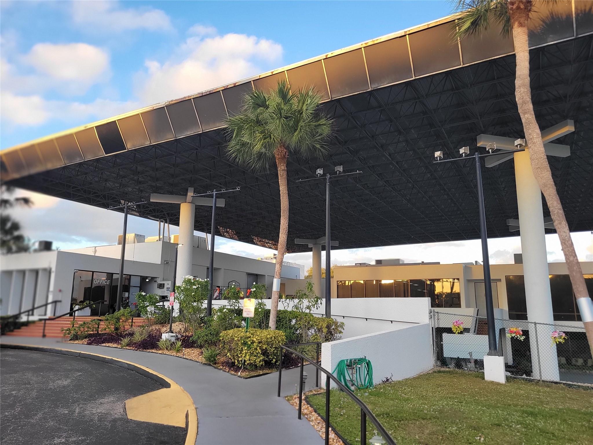 CONDOMINIUM 8  ENVIRON 11 - Residential