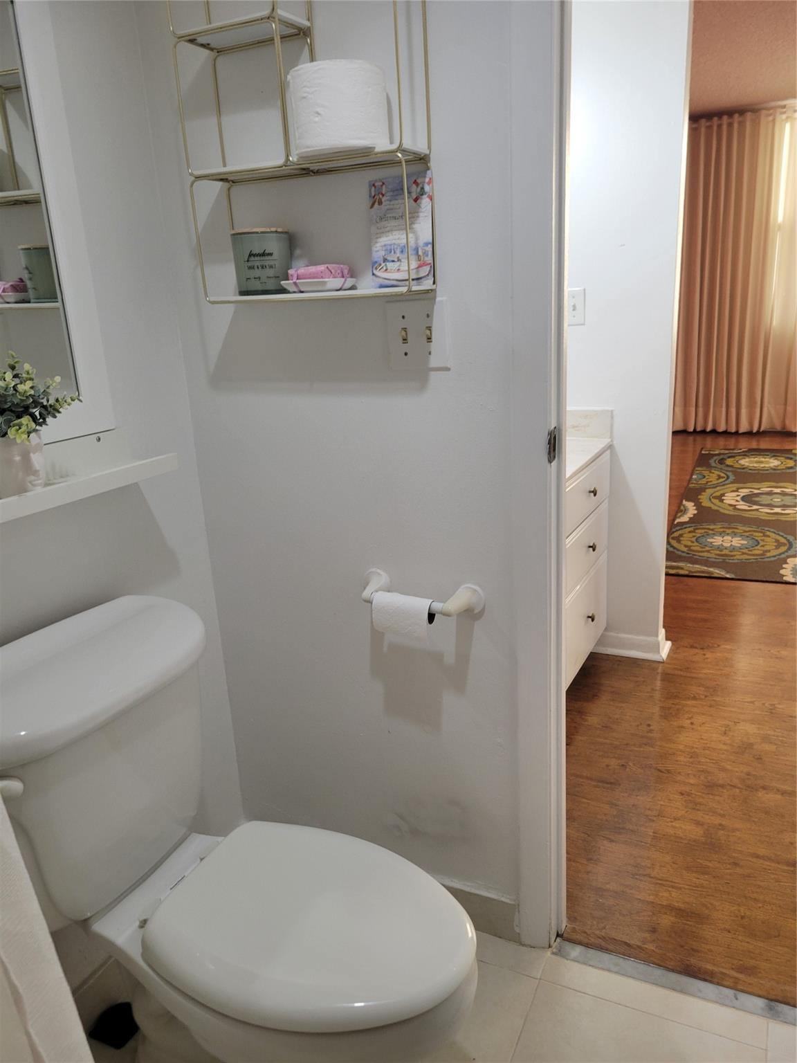 CONDOMINIUM 8  ENVIRON 11 - Residential