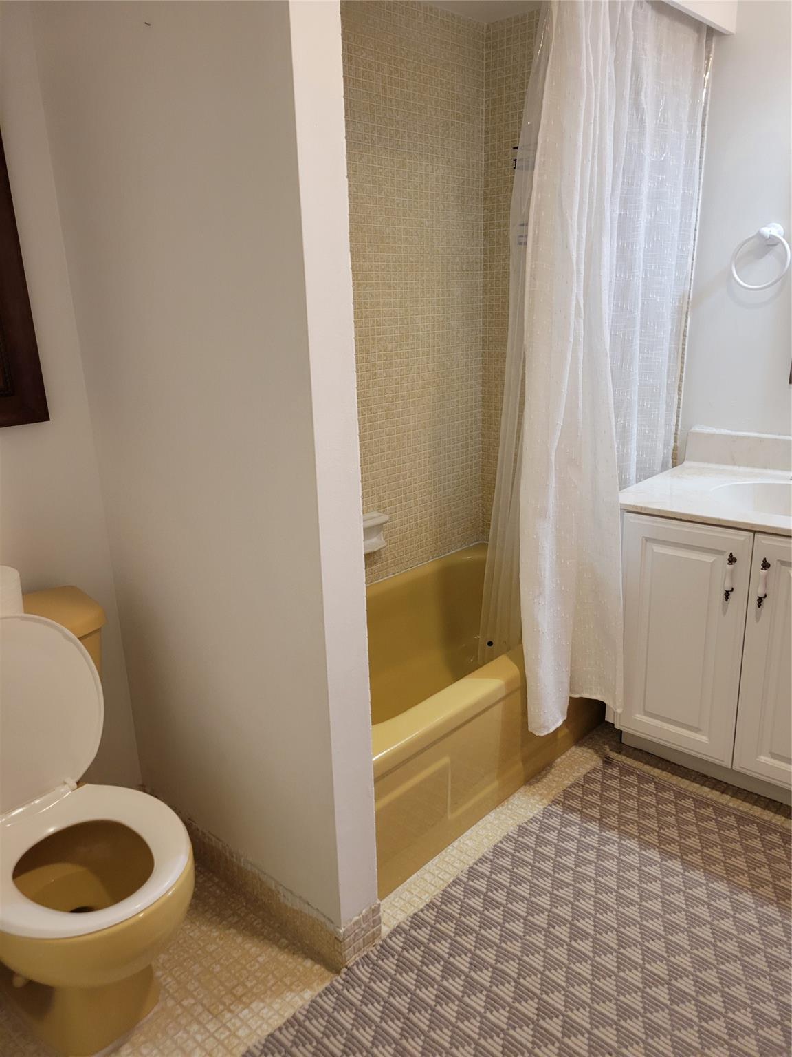 CONDOMINIUM 8  ENVIRON 11 - Residential