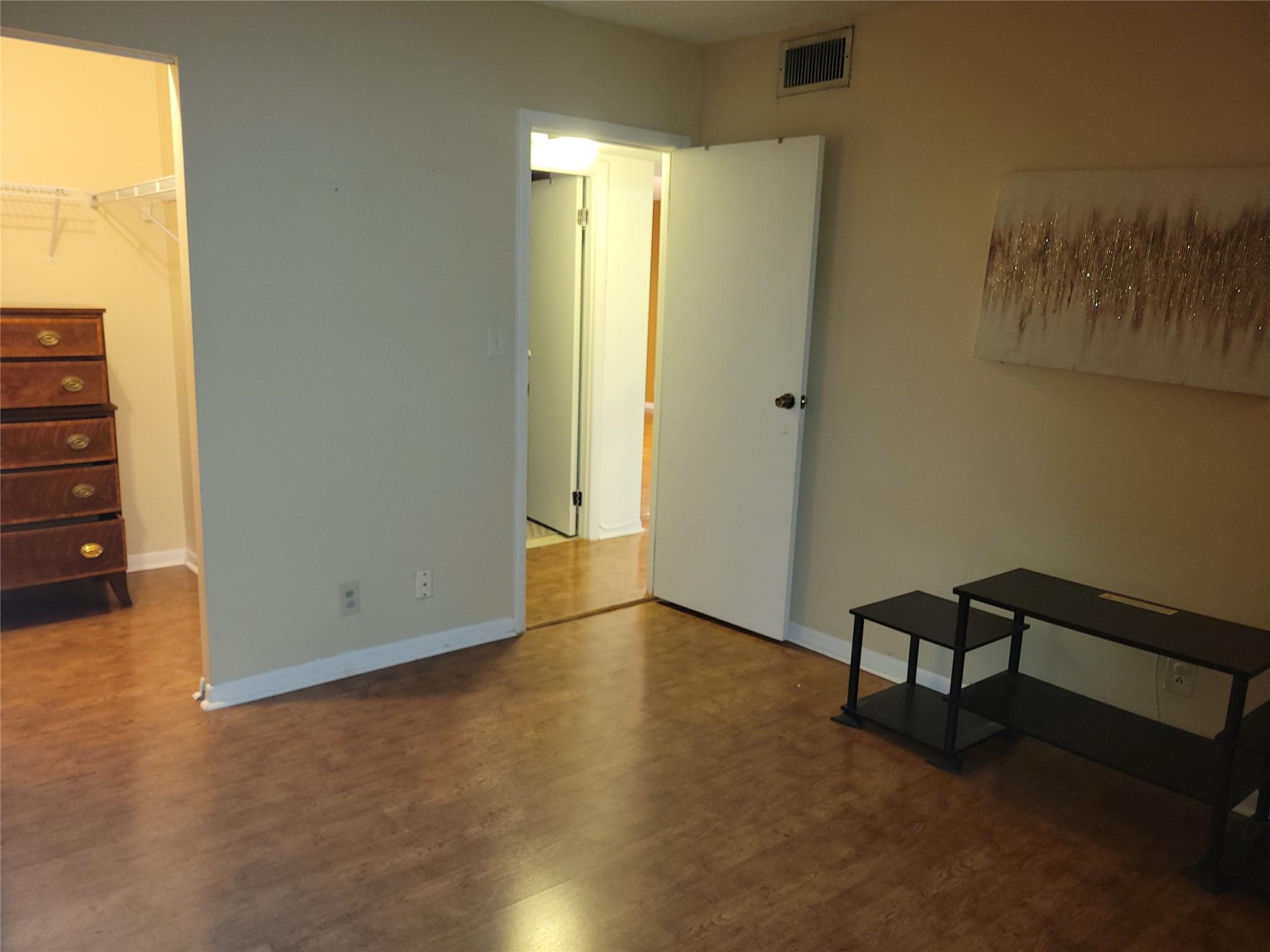 CONDOMINIUM 8  ENVIRON 11 - Residential