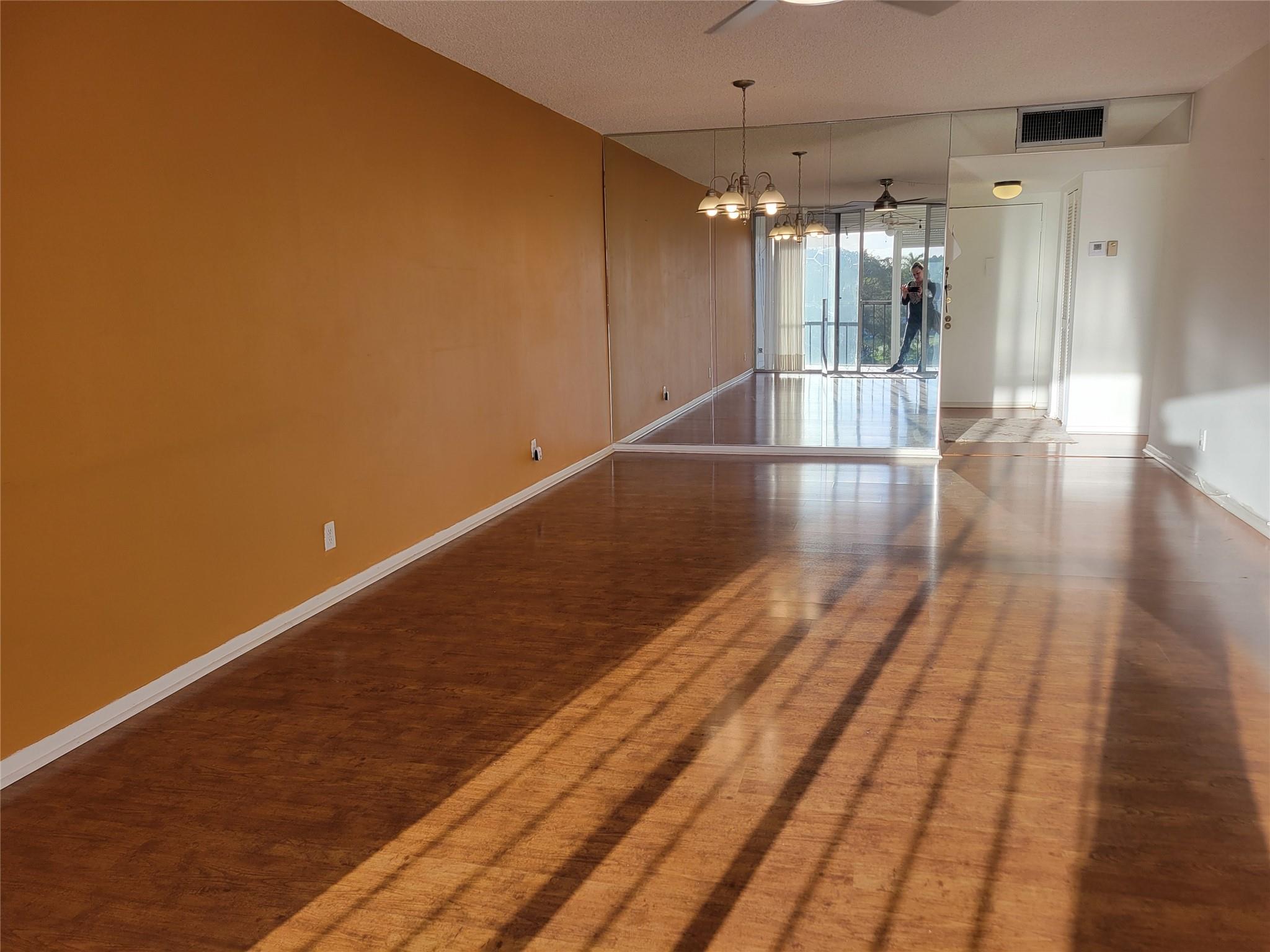 CONDOMINIUM 8  ENVIRON 11 - Residential