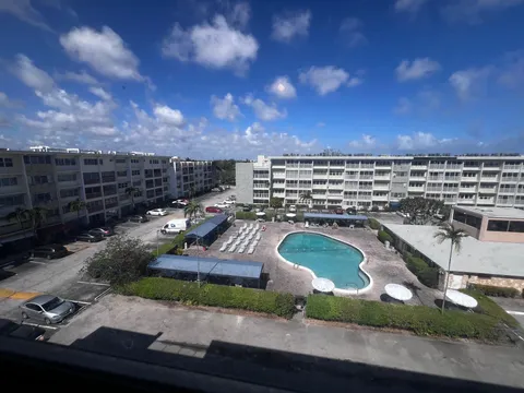 329 SE 3rd St Unit 502T, Hallandale Beach, FL 33009 - MLS#: F10487216