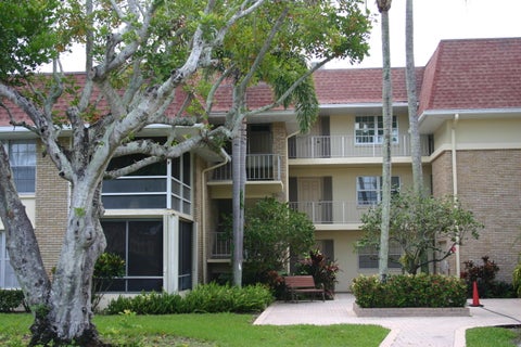 Photo of 5570 Tamberlane Circle #130, Palm Beach Gardens, FL 33418 (MLS # B26047303)
