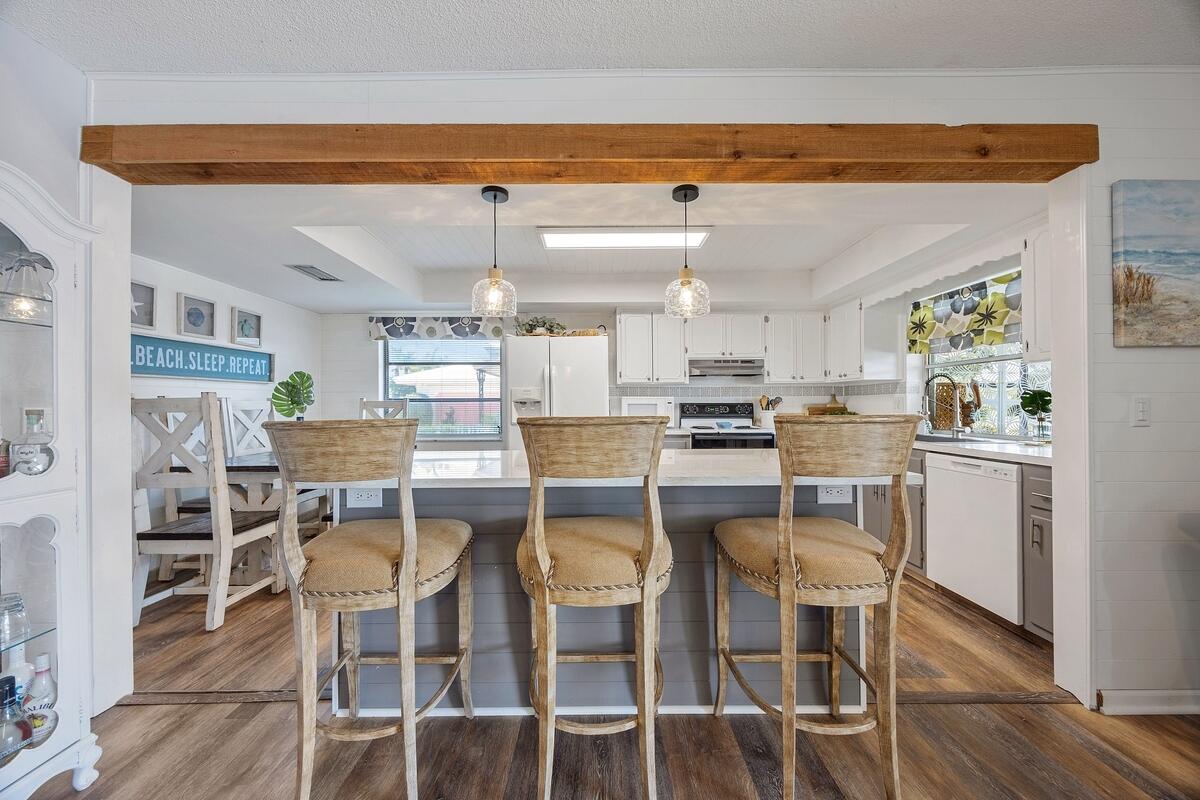 1380 SW 28th Avenue, Boynton Beach, FL, 33426/$545,000 1 1380 SW 28th Avenue