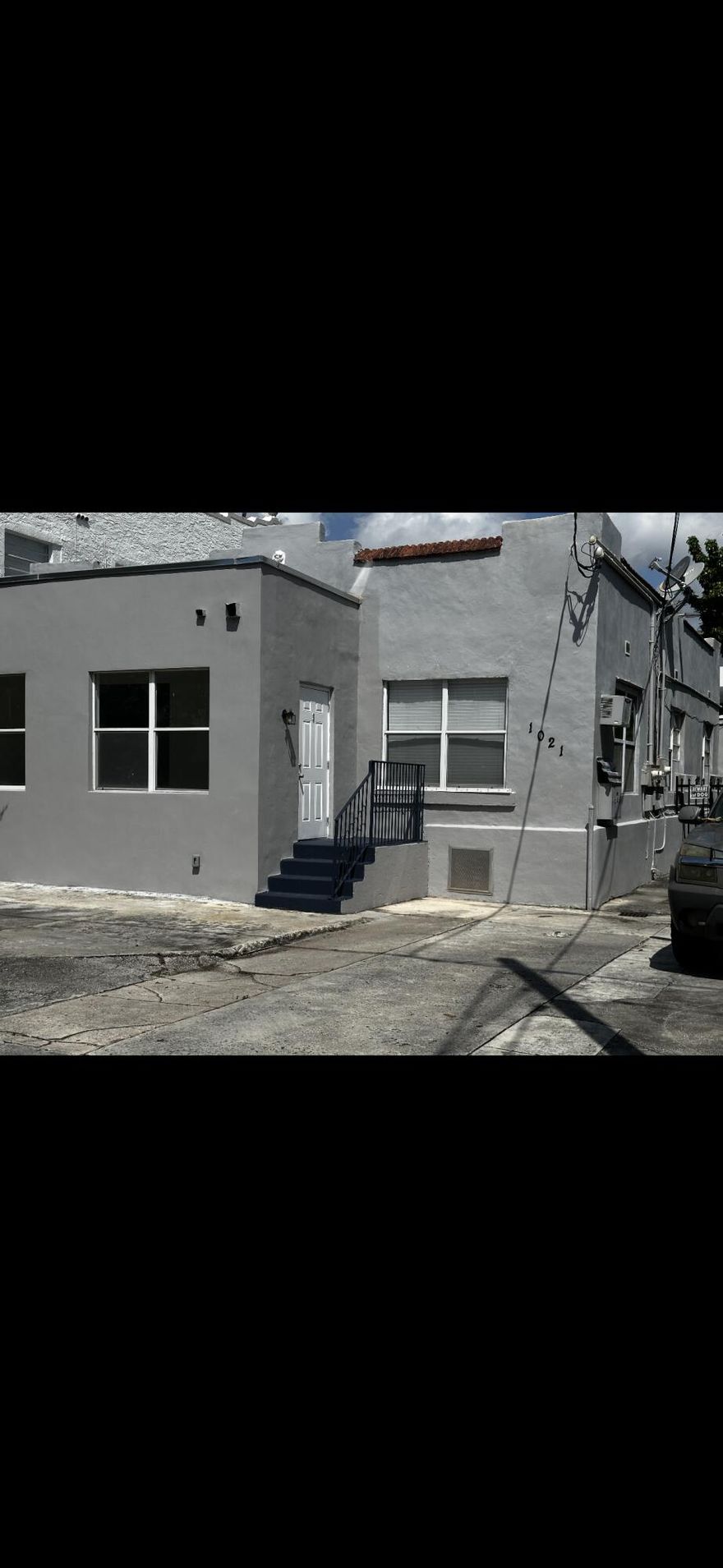 Investment opportunity to own two well maintained, fully leased duplexes.  Great location near Brickel and the iconic restaurants of the Calle Ocho tourist corridor. The property contains (1) one bedroom apartment, (2) two bedroom apartments and a 3 Bedroom apartment bringing in over $8,500 per month.  Call owner/broker to schedule a showing