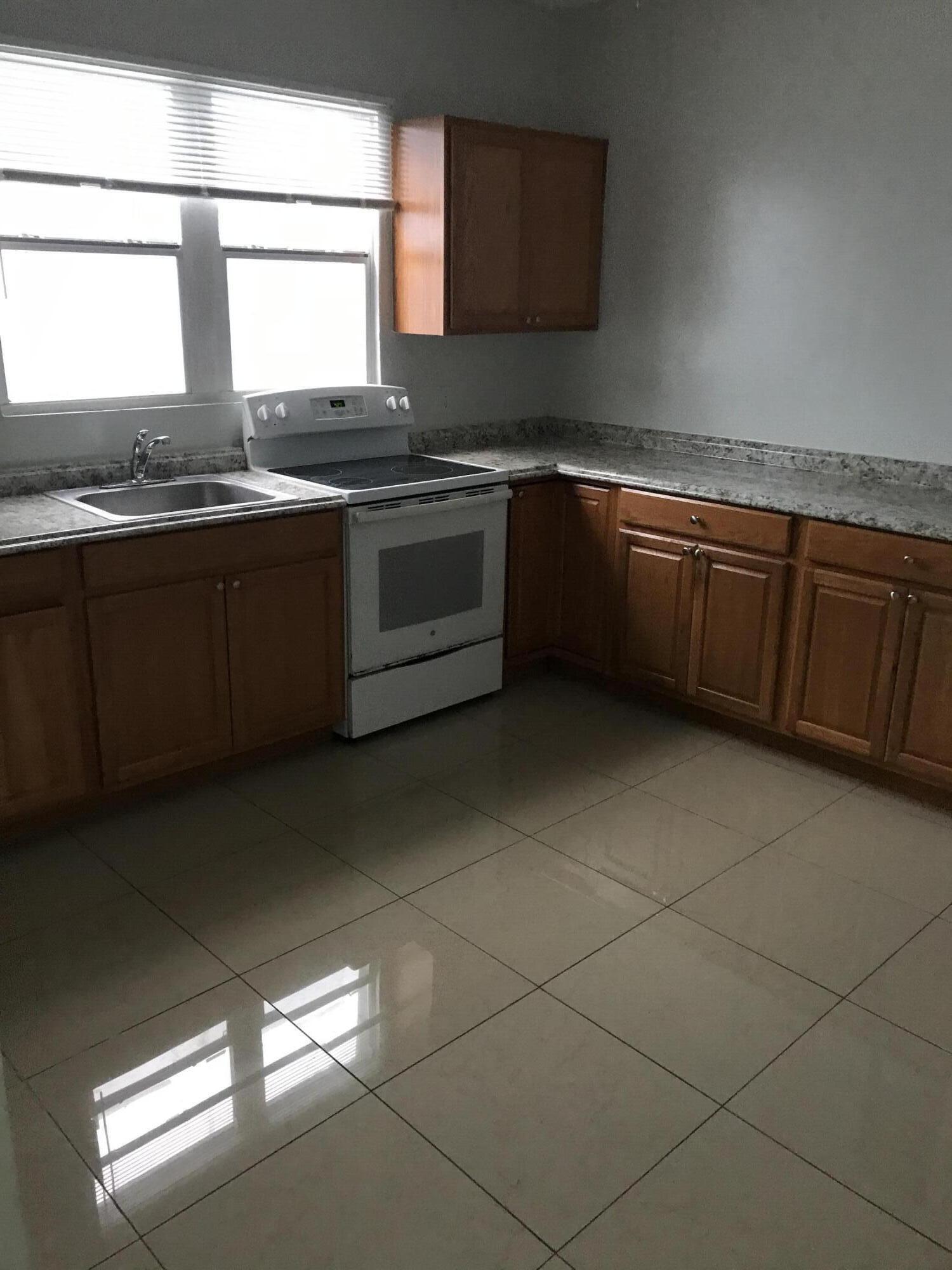 LAWRENCE ESTATE LAND CO - Residential Income