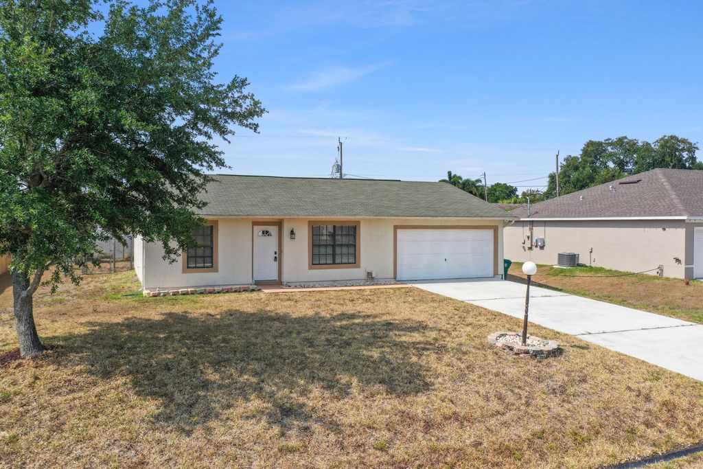 Photo of 630 SW Hoffenberg Avenue, Port Saint Lucie, FL 34953 (MLS # R10986342)
