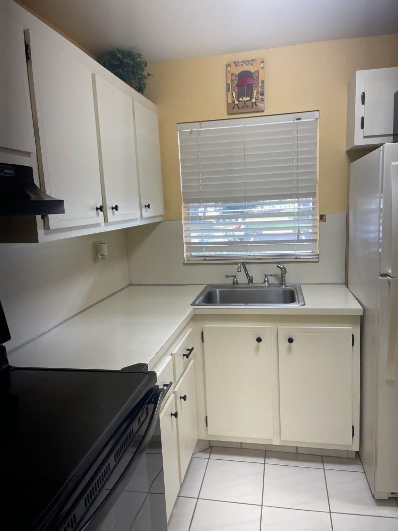 Sunrise Lakes 117 condo - Residential