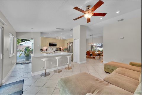 Single Family Residence in Davie FL 811 Monticello Ave 12.jpg