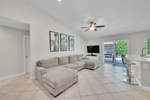 Single Family Residence in Davie FL 811 Monticello Ave 11.jpg