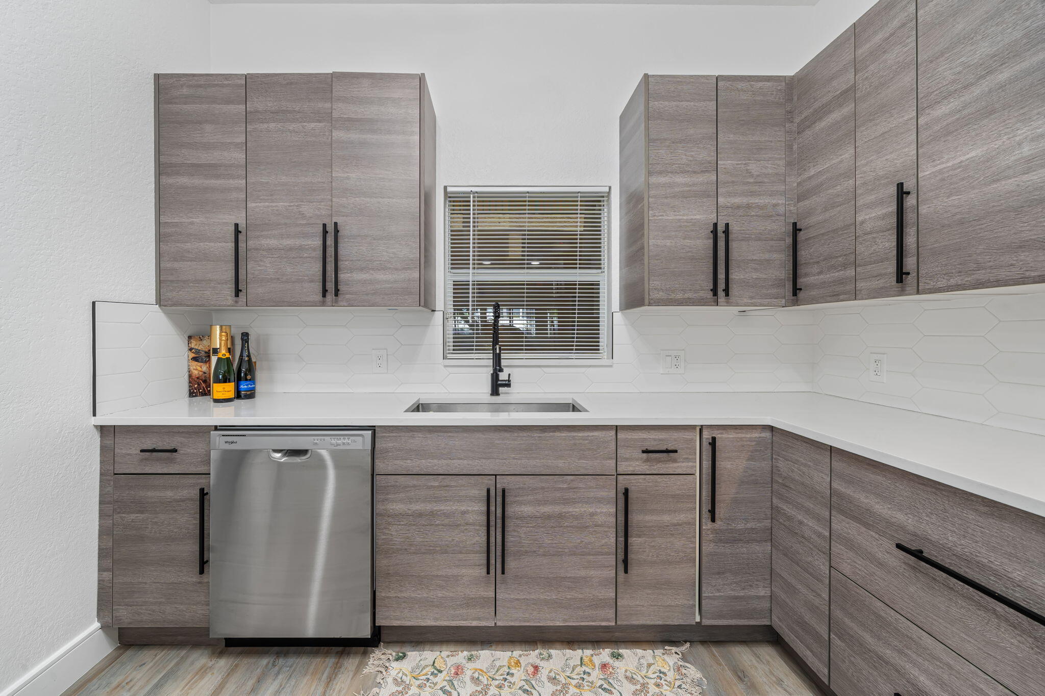 1640 Presidential Way 105