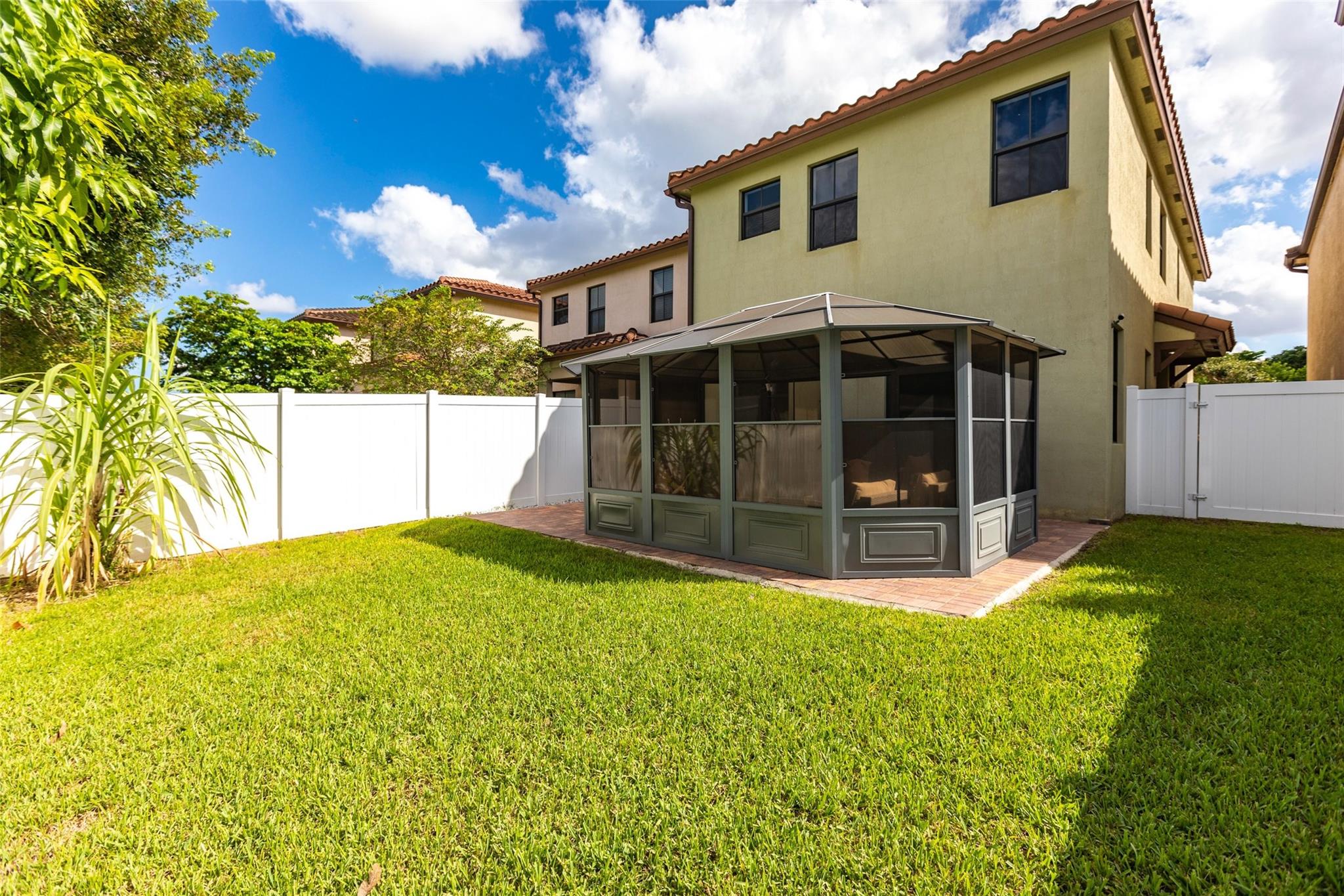 Sabal Palm By Prestige 17 - Residential Lease