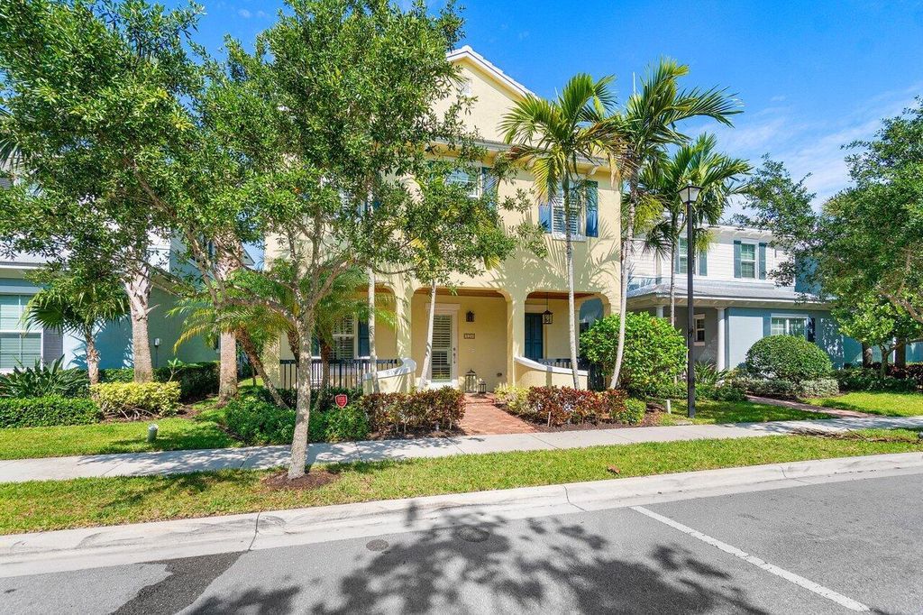 Photo of 124 W Bay Cedar Circle, Jupiter, FL 33458 (MLS # R10999433)