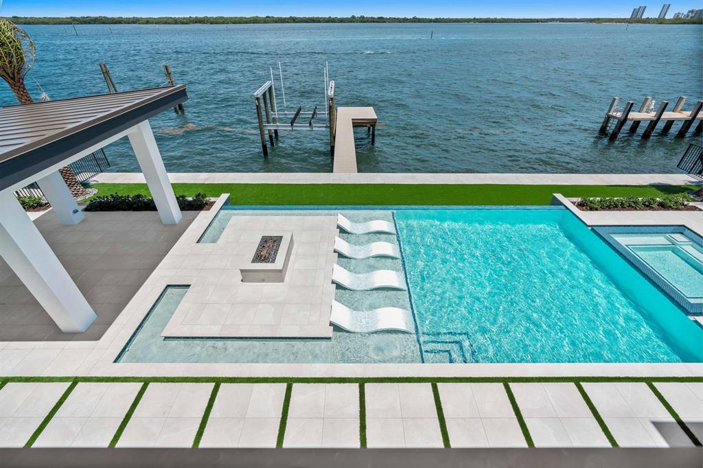 YACHT CLUB - Residential