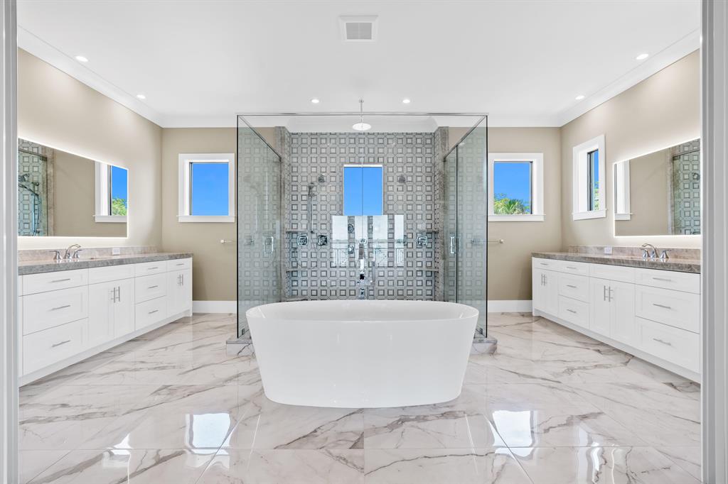 YACHT CLUB - Residential