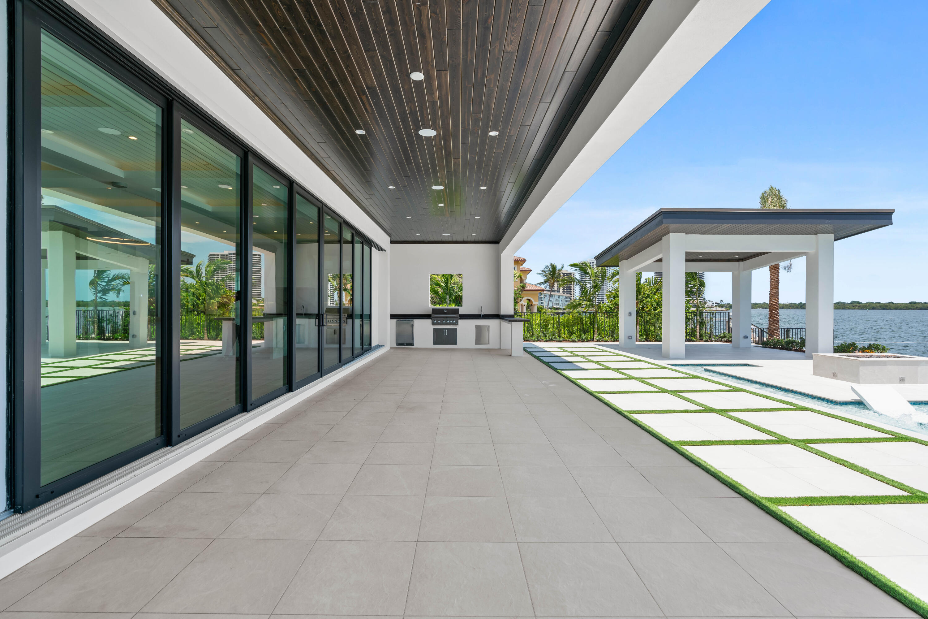 YACHT CLUB - Residential